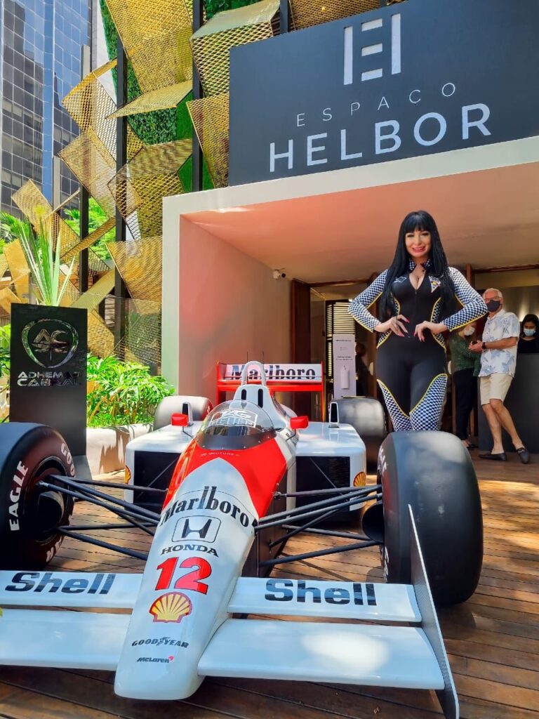 Promotoras no espaço Helbor.